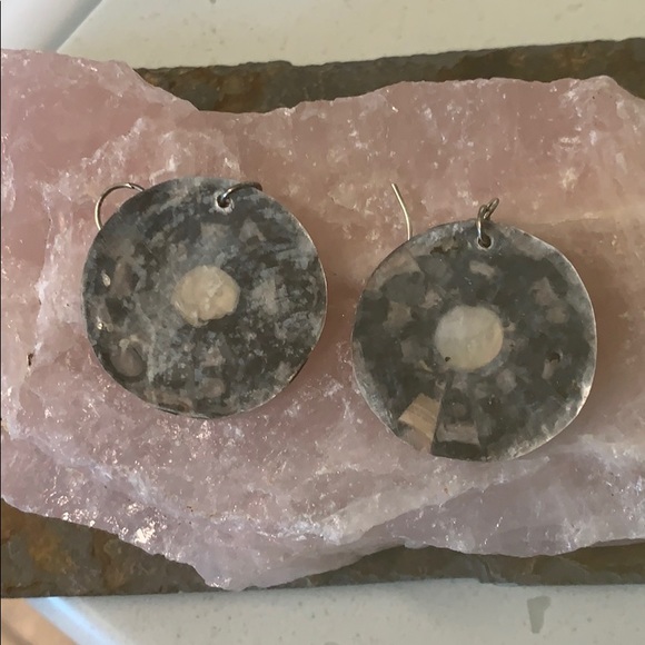 Brown and cream shell earrings - Picture 3 of 3